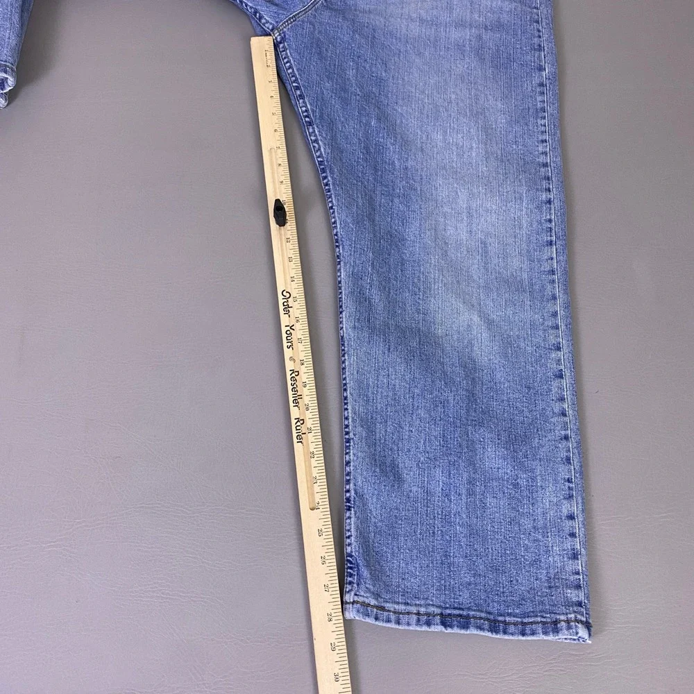 Wrangler Jeans Relaxed Fit‎ Men's Size 42x30 Straight Leg Blue Medium Wash